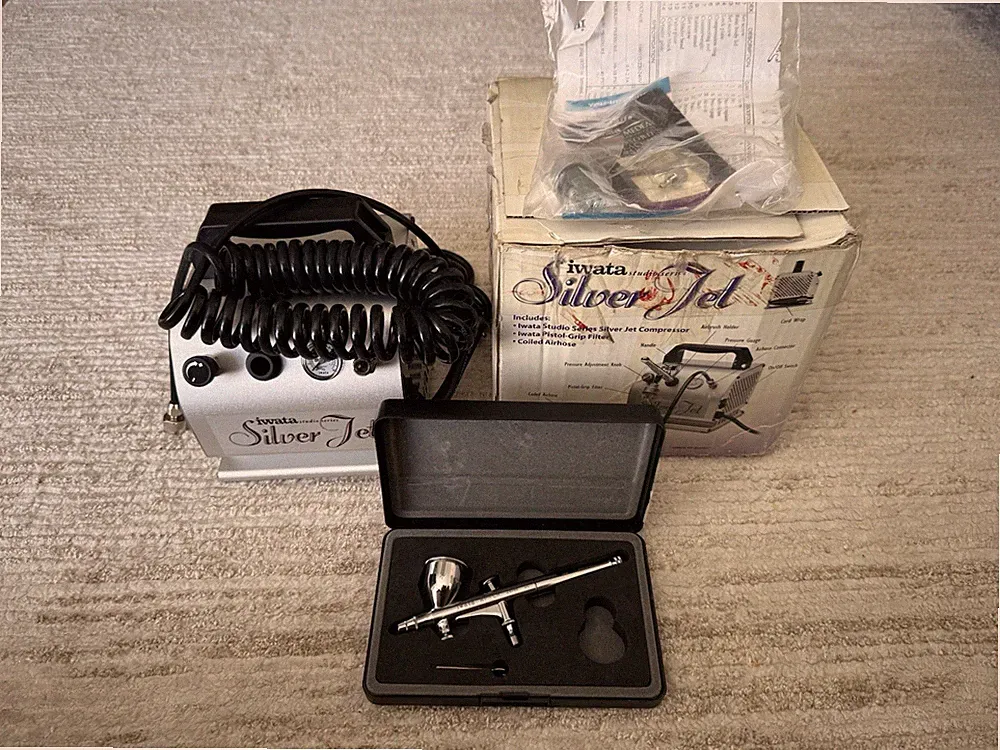 ANEST IWATA Hi-Line Series HP-CH AirBrush & Silver Jet Air Compressor Kit