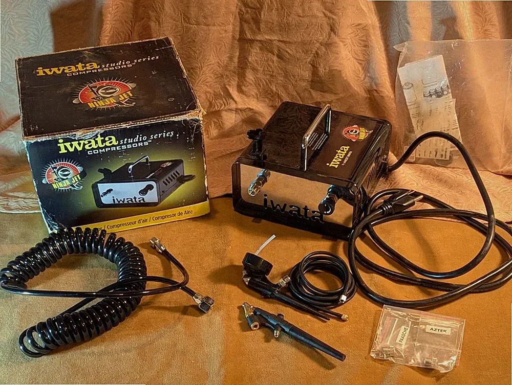 Iwata IS-35M Studio Series Ninja Jet Air Brush Compressor