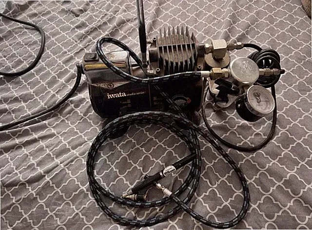 Iwata Studio Series Air Compressor with Royal Pneumatic Airbrush & Hose